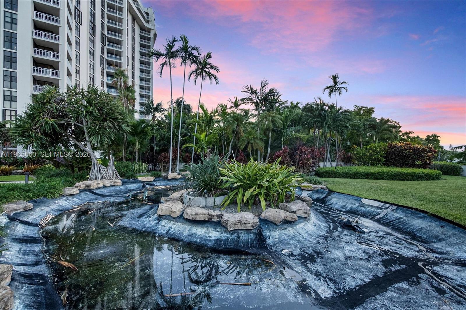 TOWERS OF QUAYSIDE CONDO - Residential