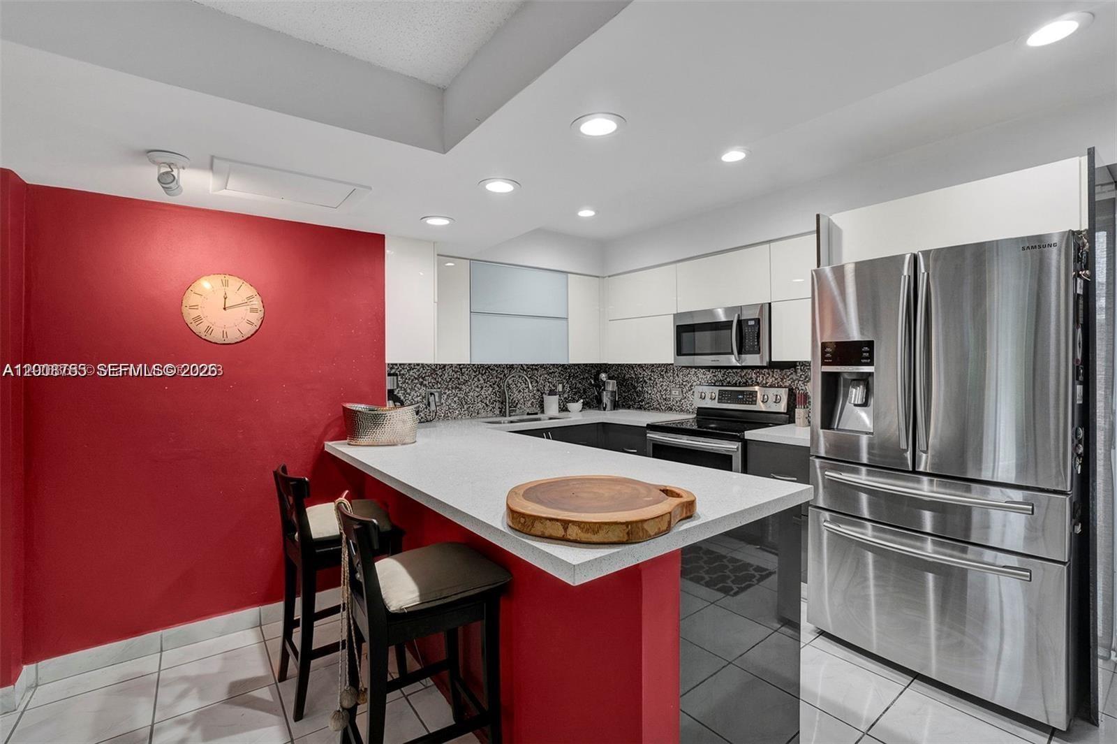 COUNTRY CLUB OF MIAMI CON - Residential