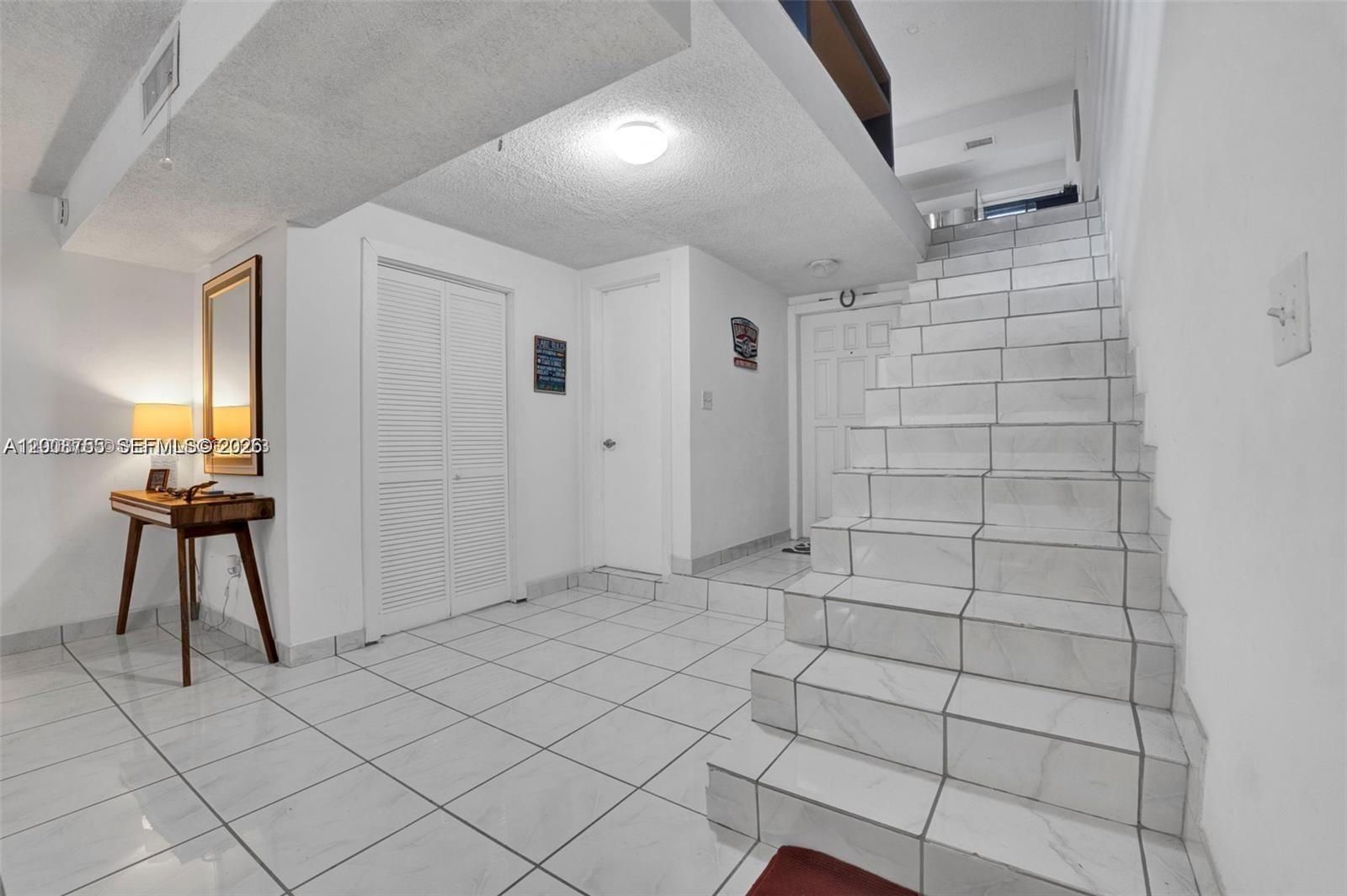 COUNTRY CLUB OF MIAMI CON - Residential