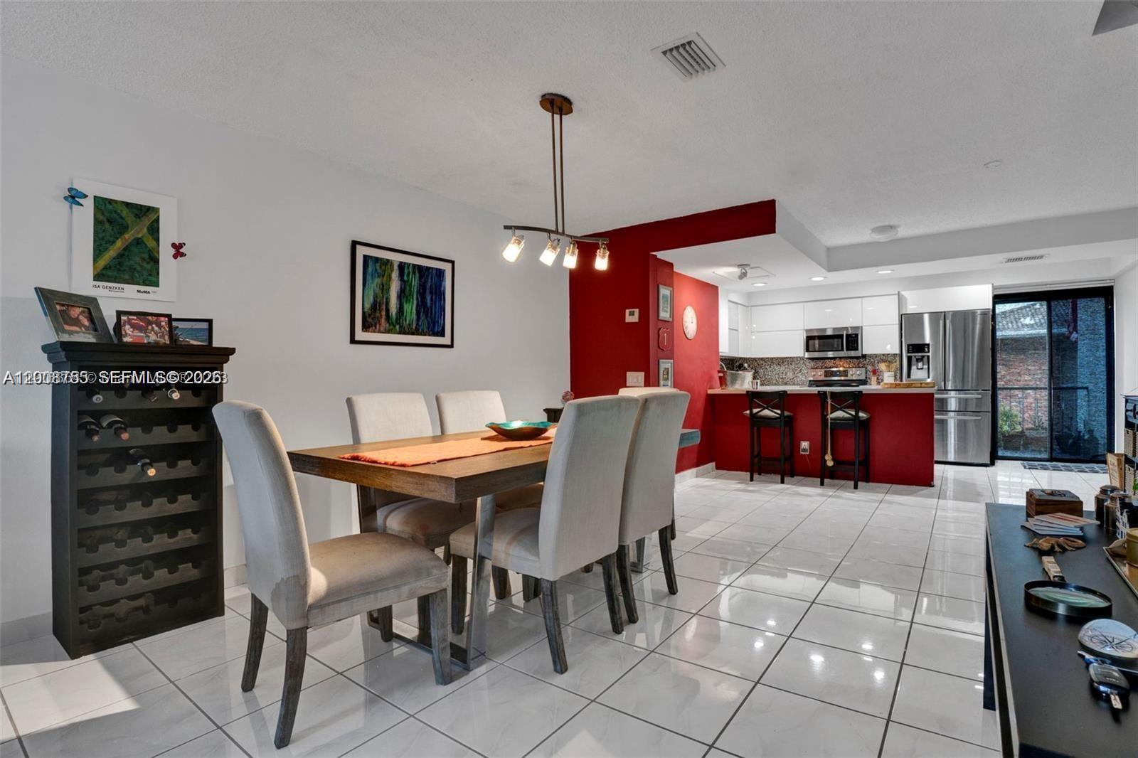 COUNTRY CLUB OF MIAMI CON - Residential