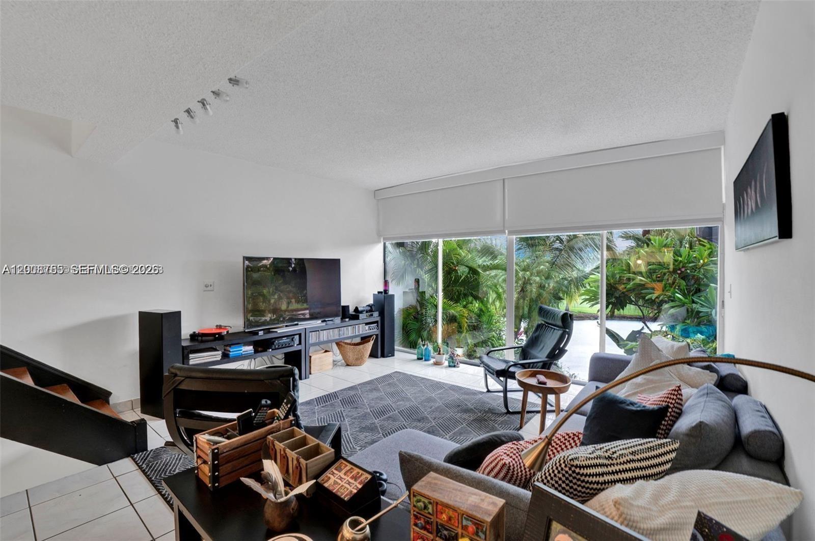 COUNTRY CLUB OF MIAMI CON - Residential