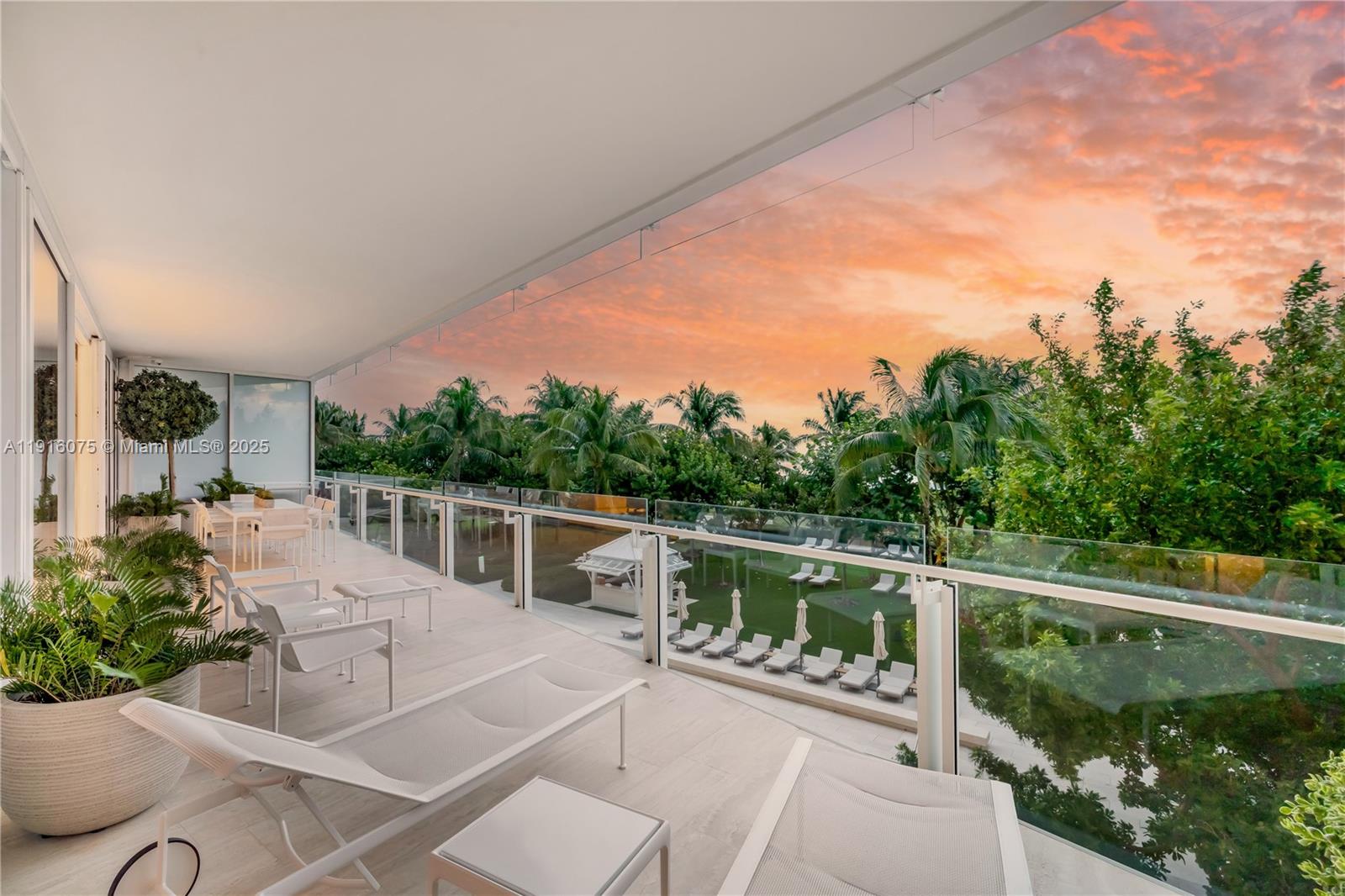 9001 Collins Ave S-207