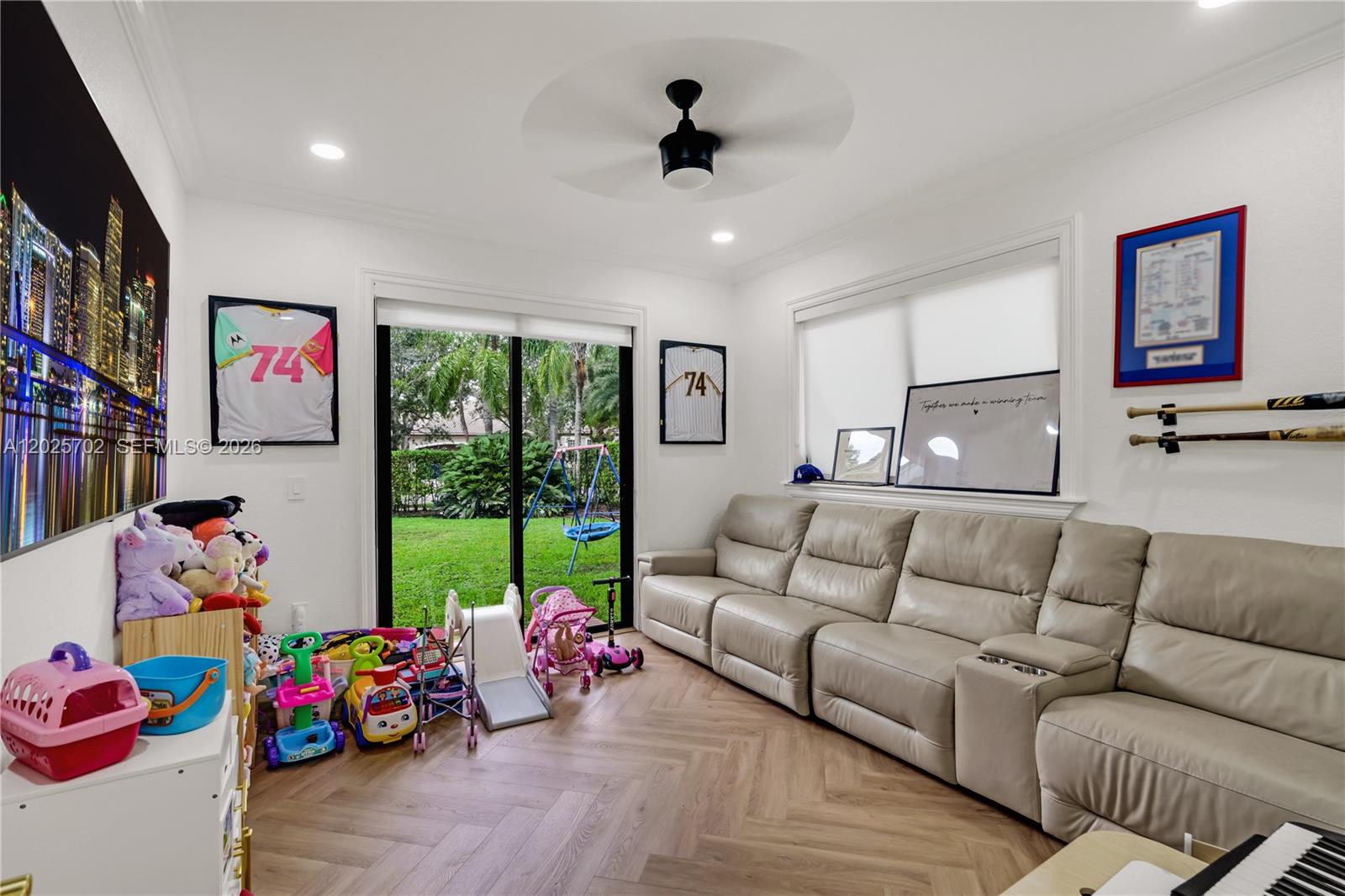 SUNSET LAKES PLAT THREE - Residential