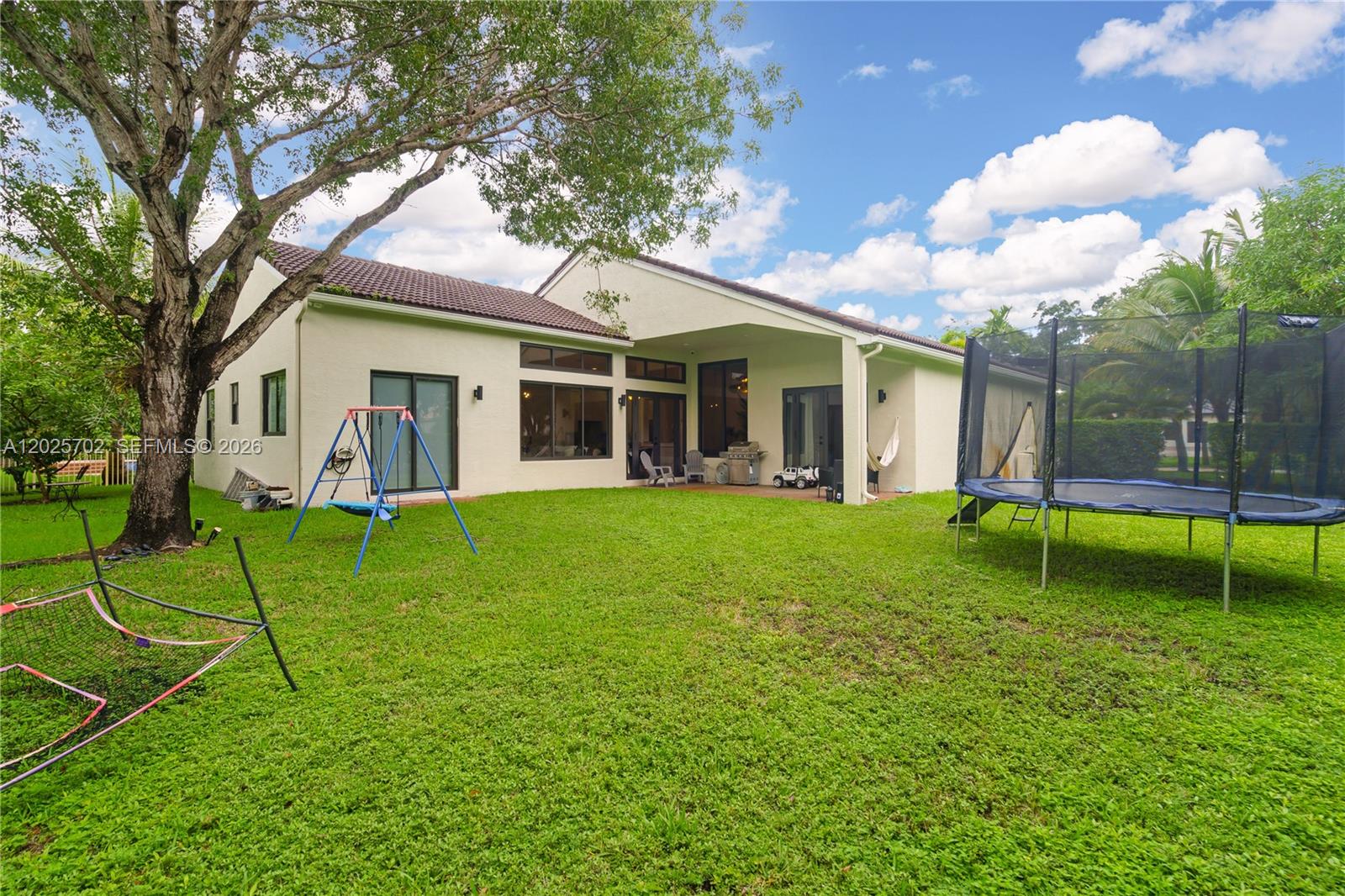 SUNSET LAKES PLAT THREE - Residential