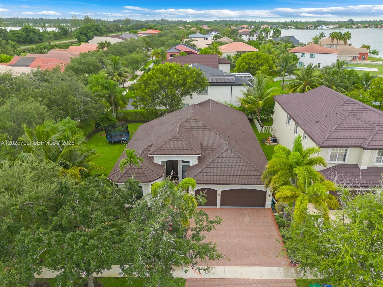 SUNSET LAKES PLAT THREE - Residential