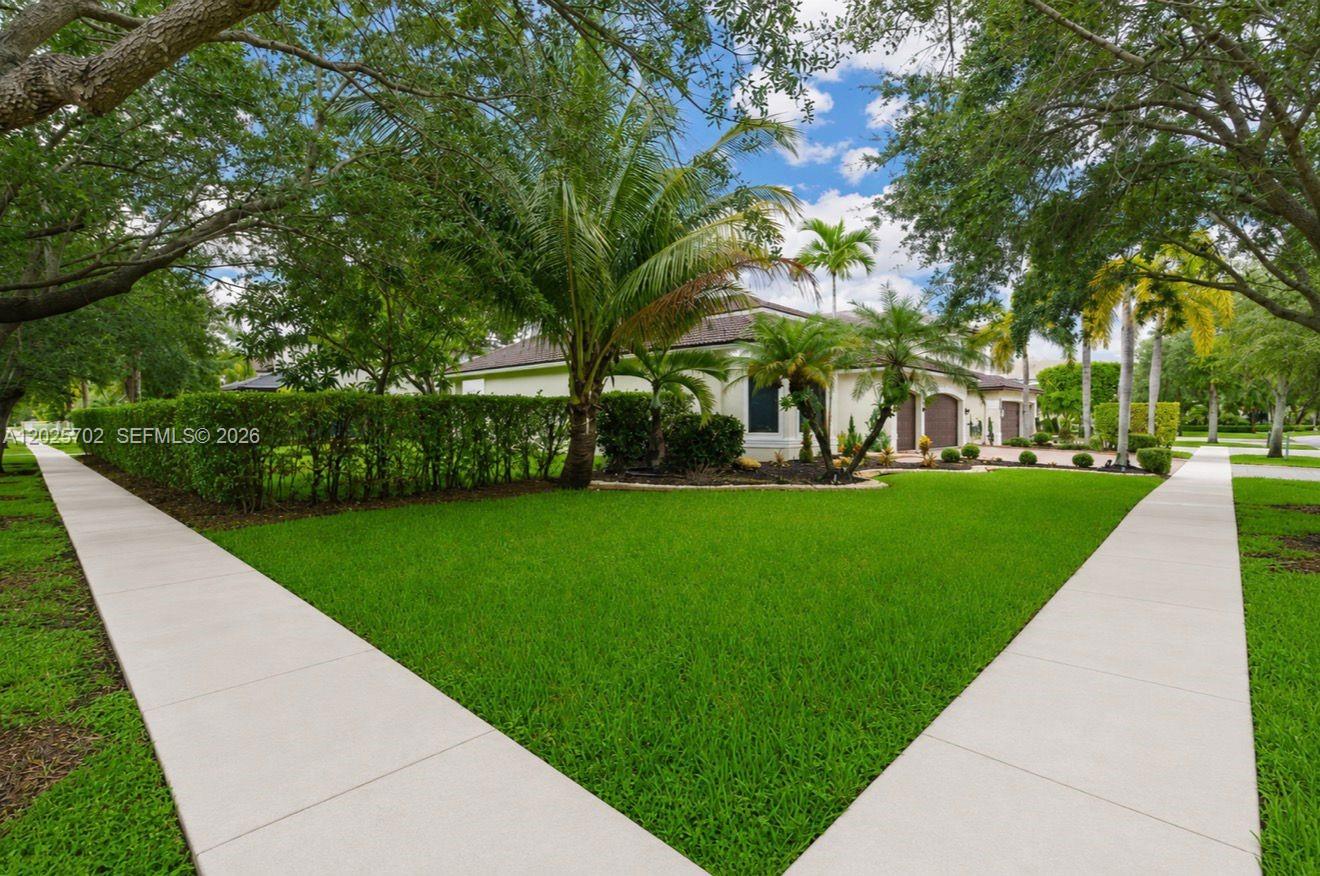 SUNSET LAKES PLAT THREE - Residential