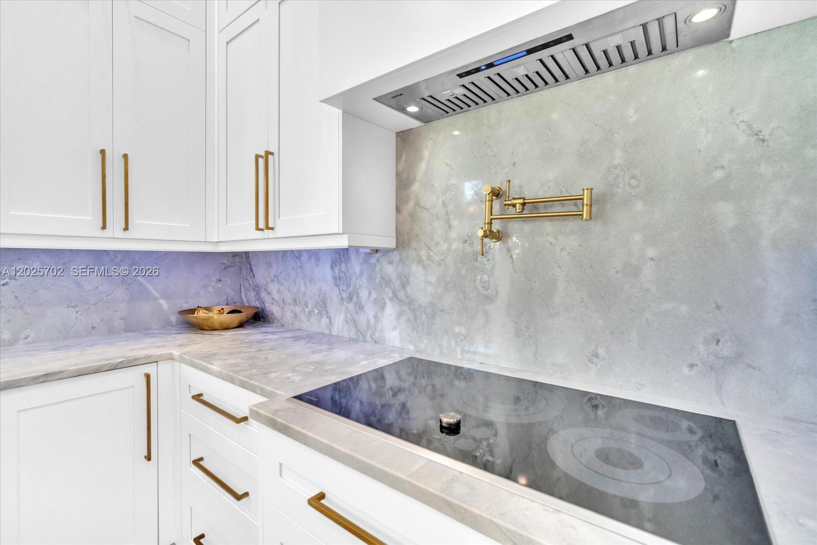 SUNSET LAKES PLAT THREE - Residential