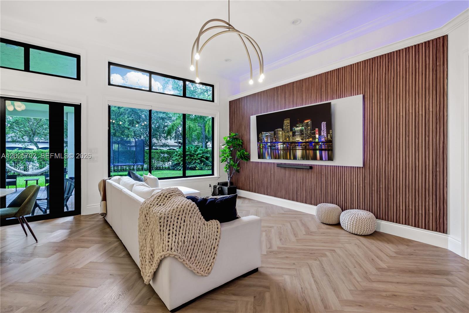 SUNSET LAKES PLAT THREE - Residential