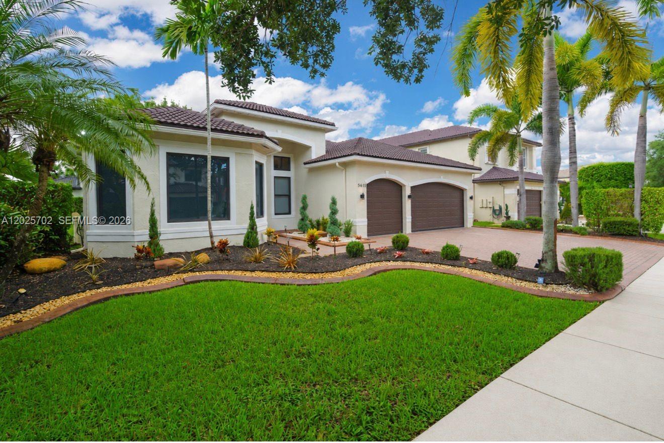 SUNSET LAKES PLAT THREE - Residential