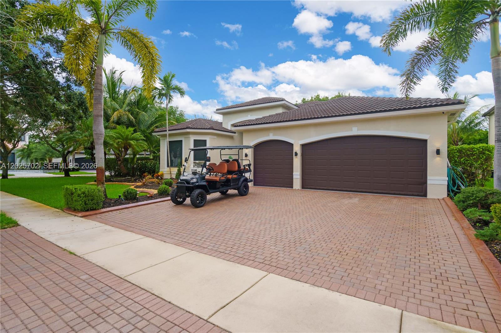 SUNSET LAKES PLAT THREE - Residential