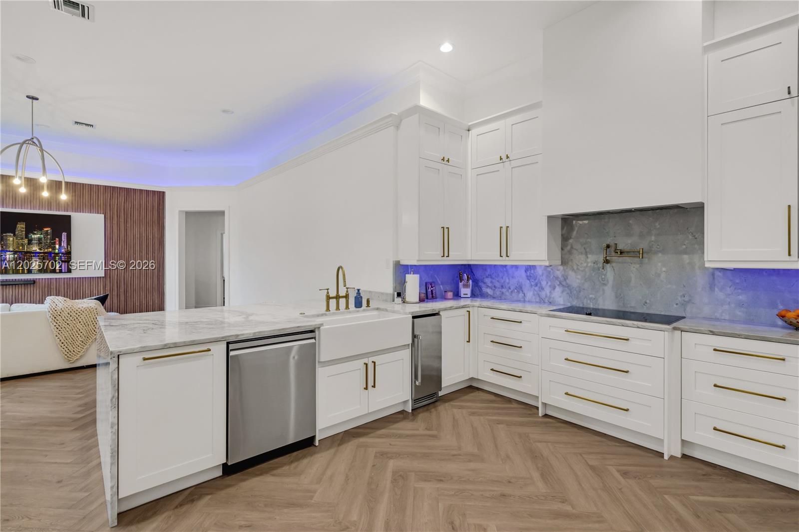 SUNSET LAKES PLAT THREE - Residential