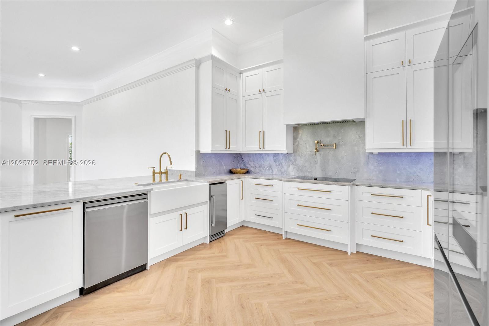 SUNSET LAKES PLAT THREE - Residential