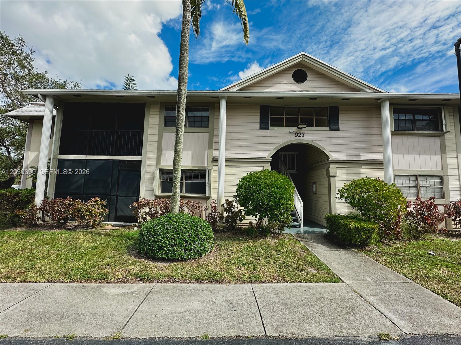 927 NE 199th St 101 - Image 1