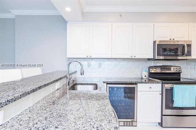 WAVE CONDO - Residential Lease