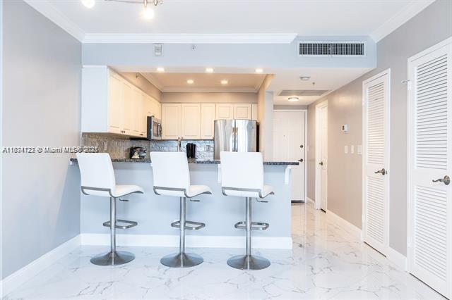 WAVE CONDO - Residential Lease