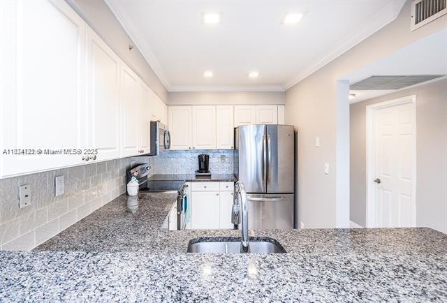 WAVE CONDO - Residential Lease