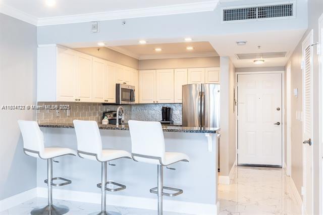 WAVE CONDO - Residential Lease