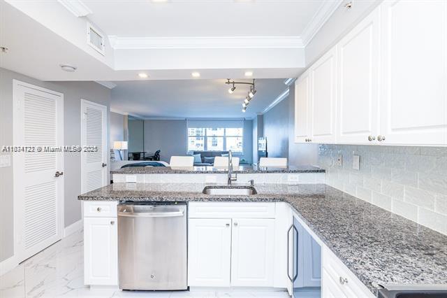 WAVE CONDO - Residential Lease