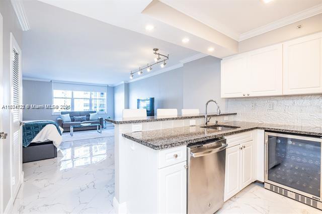 WAVE CONDO - Residential Lease