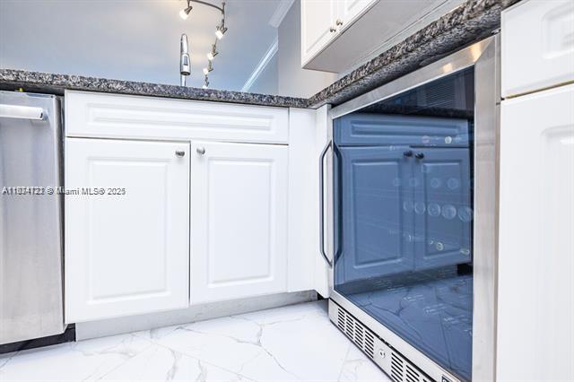 WAVE CONDO - Residential Lease