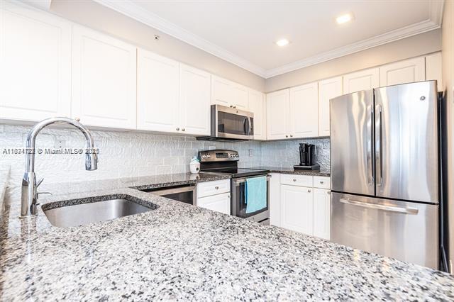 WAVE CONDO - Residential Lease