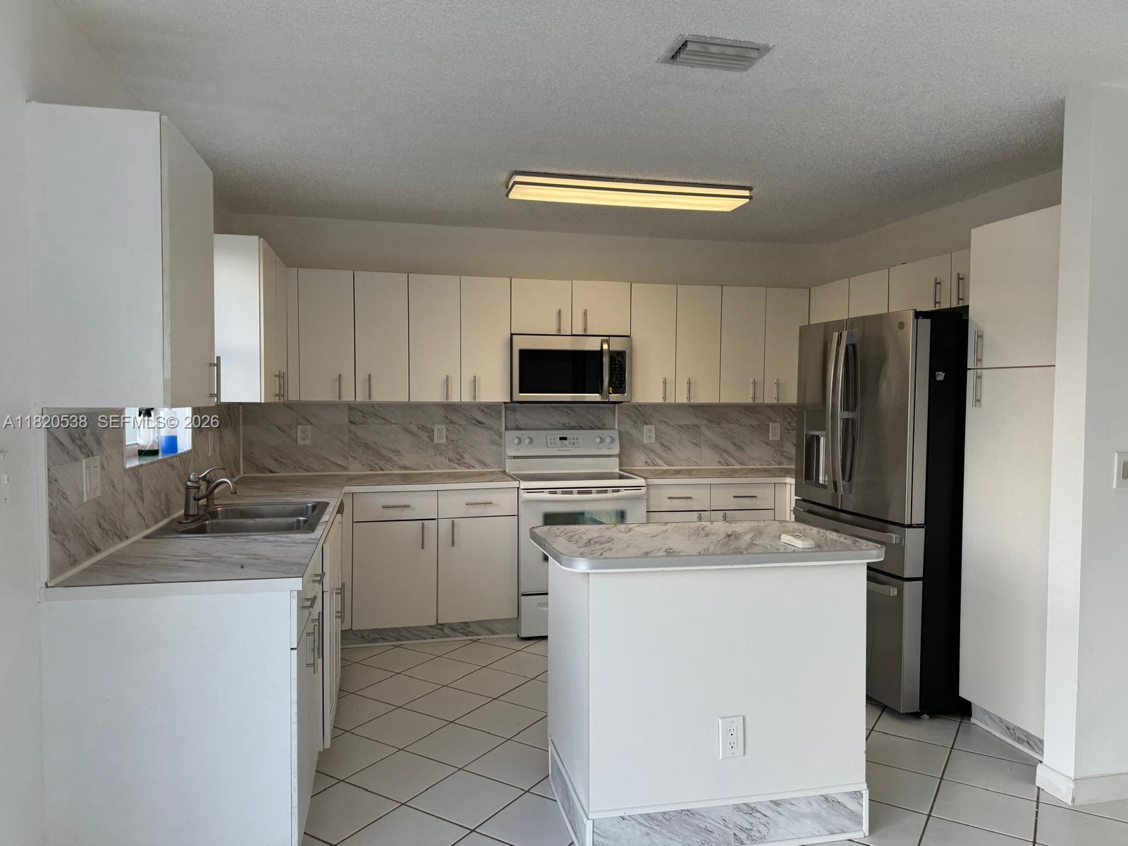 SAWGRASS ESTATES NORTH - Residential Lease