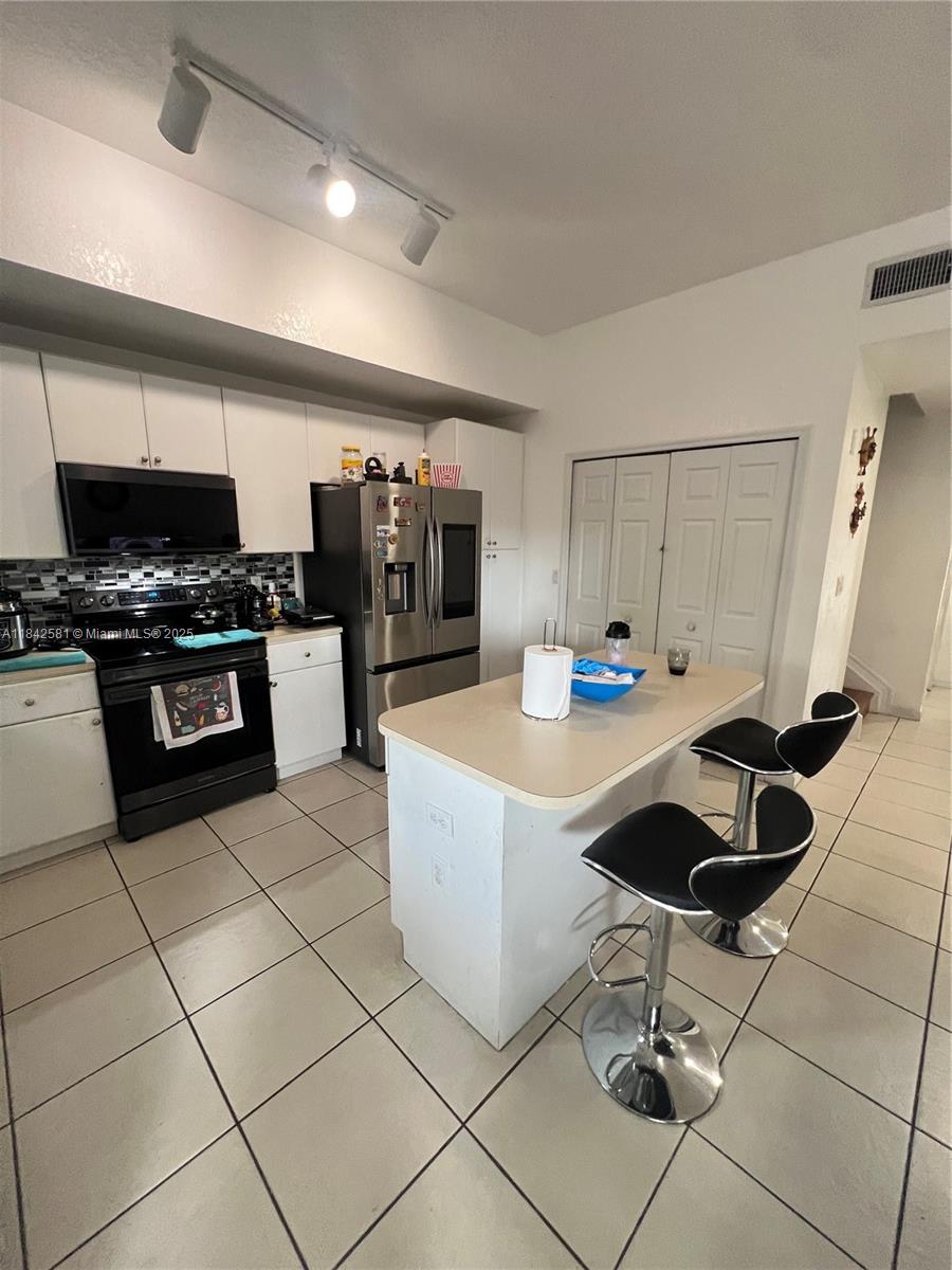 LAKES BY THE BAY JAY - Residential