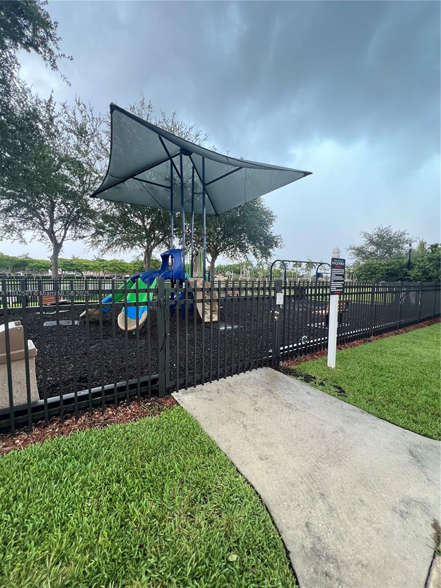 LAKES BY THE BAY JAY - Residential