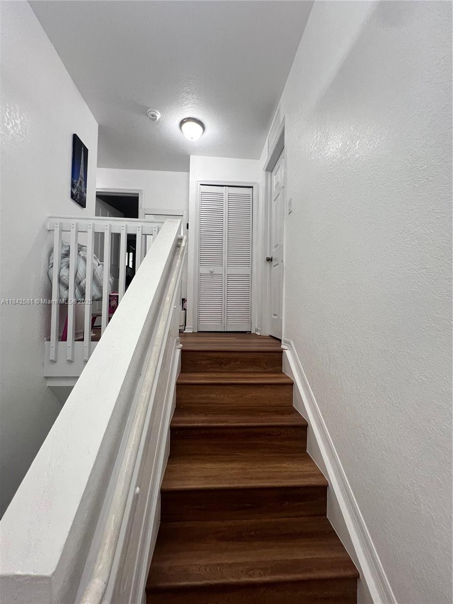 LAKES BY THE BAY JAY - Residential