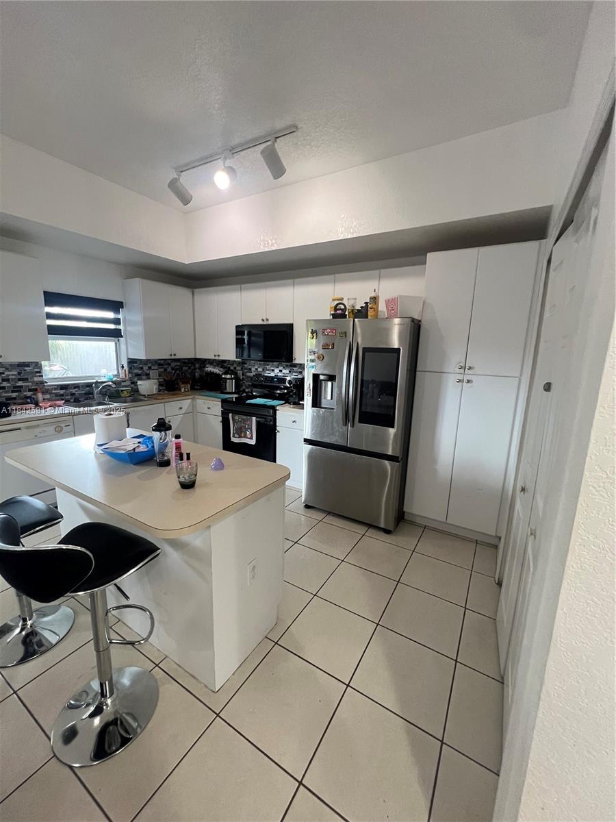 LAKES BY THE BAY JAY - Residential