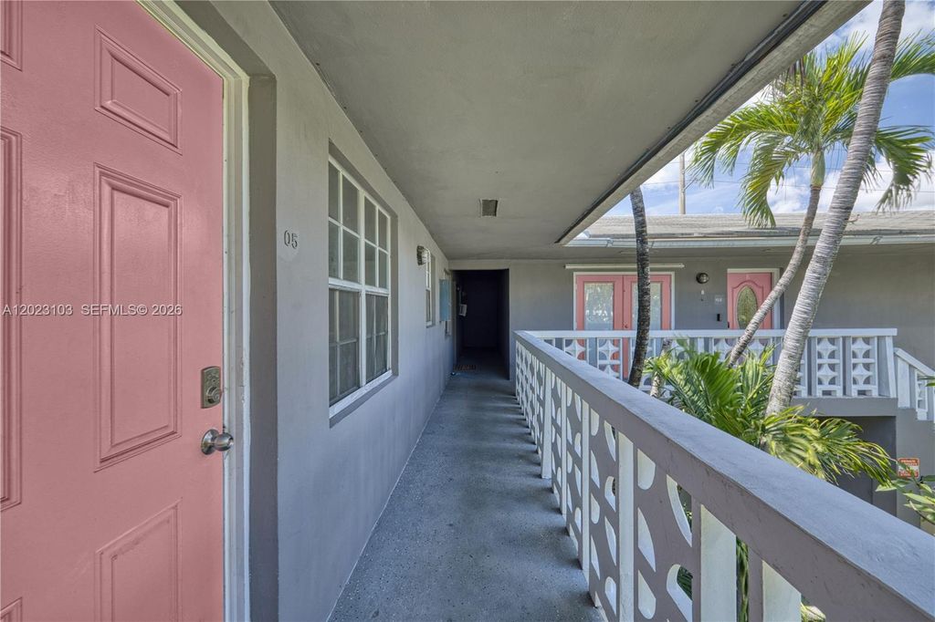 Photo of 400 SE 31st St #6, Fort Lauderdale, FL 33316 (MLS # A12023103)