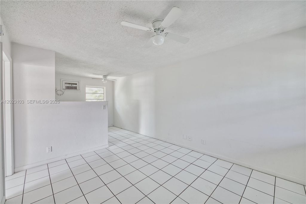 Photo of 400 SE 31st St #6, Fort Lauderdale, FL 33316 (MLS # A12023103)
