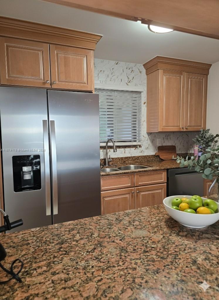 RACQUET CLUB VILLAGE APAR - Residential Lease