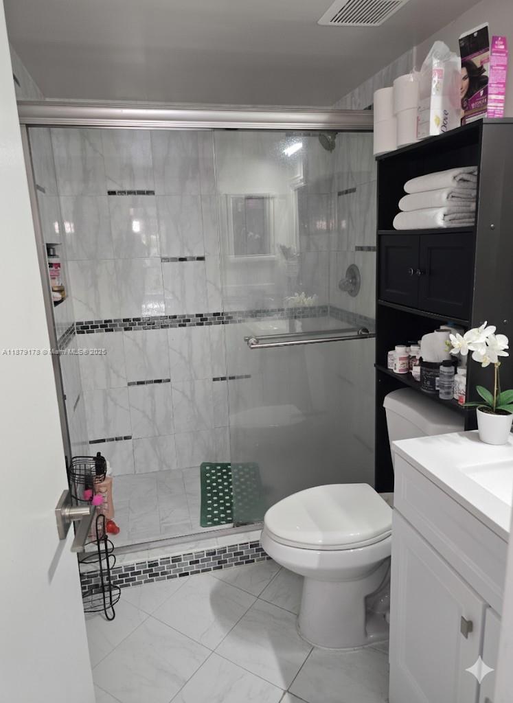 RACQUET CLUB VILLAGE APAR - Residential Lease