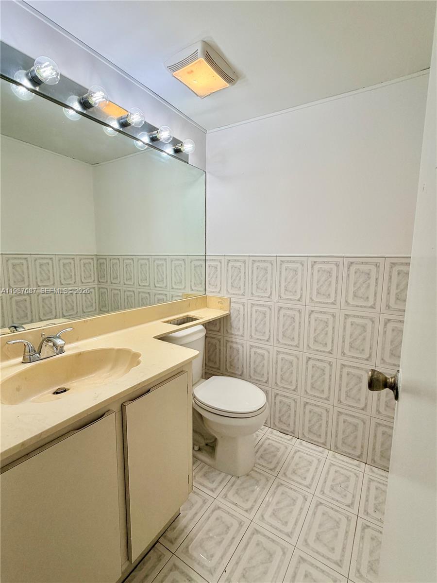 INDIAN SUMMER VILG CONDO - Residential Lease