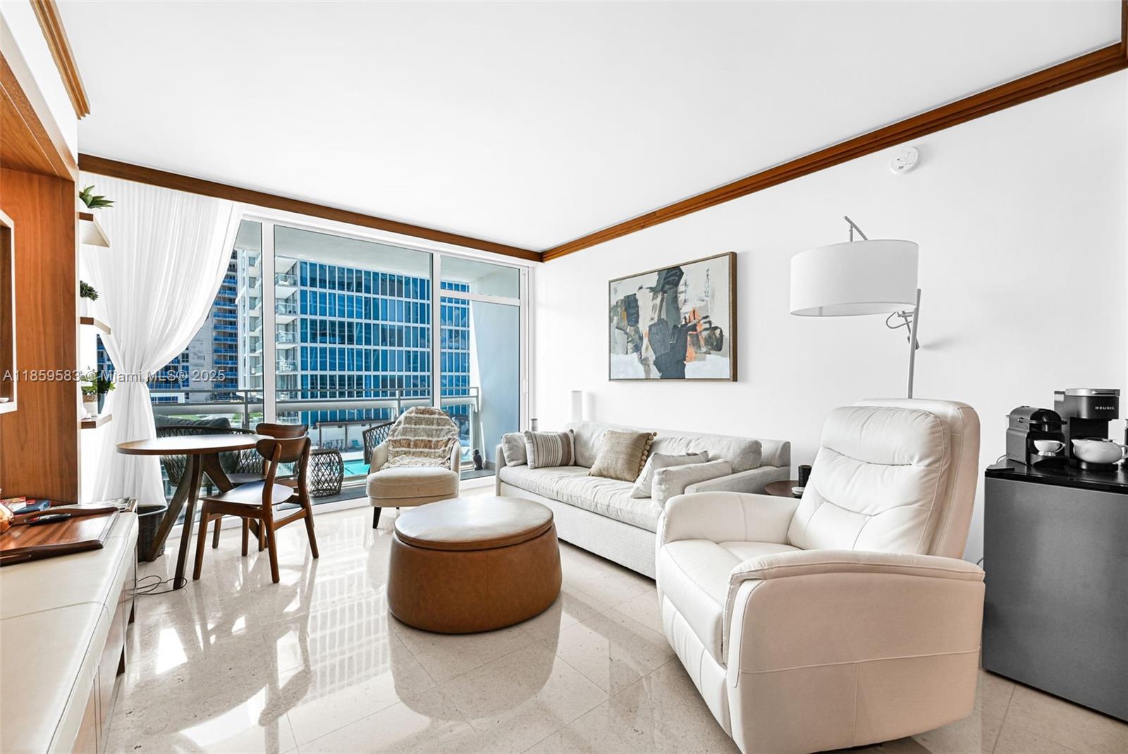 6801 Collins Ave 811 (door 810)