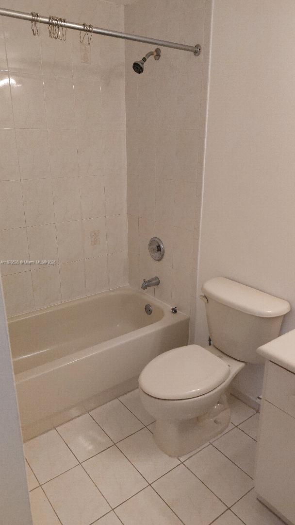 THE COURTS AT DORAL ISLES - Residential