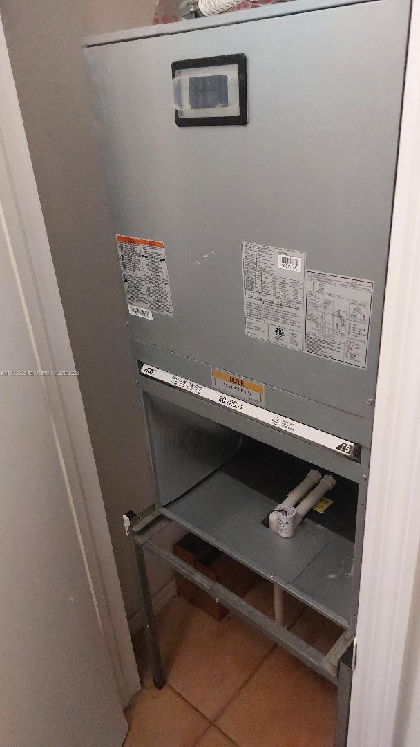 THE COURTS AT DORAL ISLES - Residential