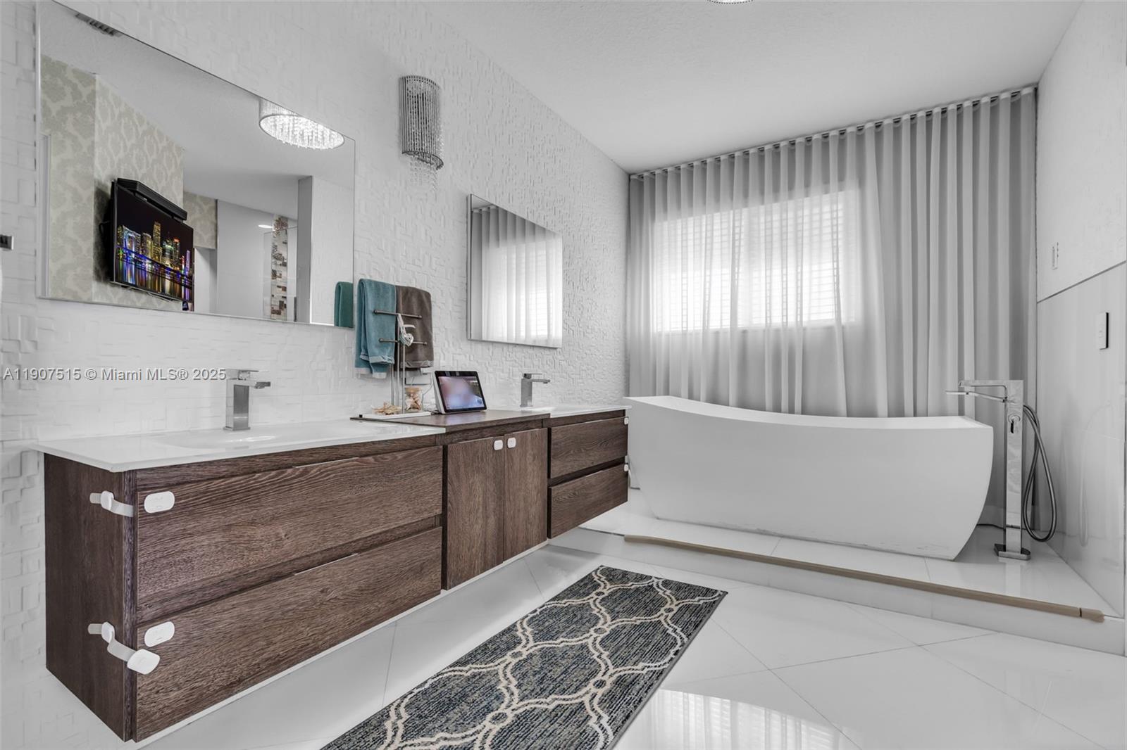 DORAL MEADOWS 1ST ADDN - Residential