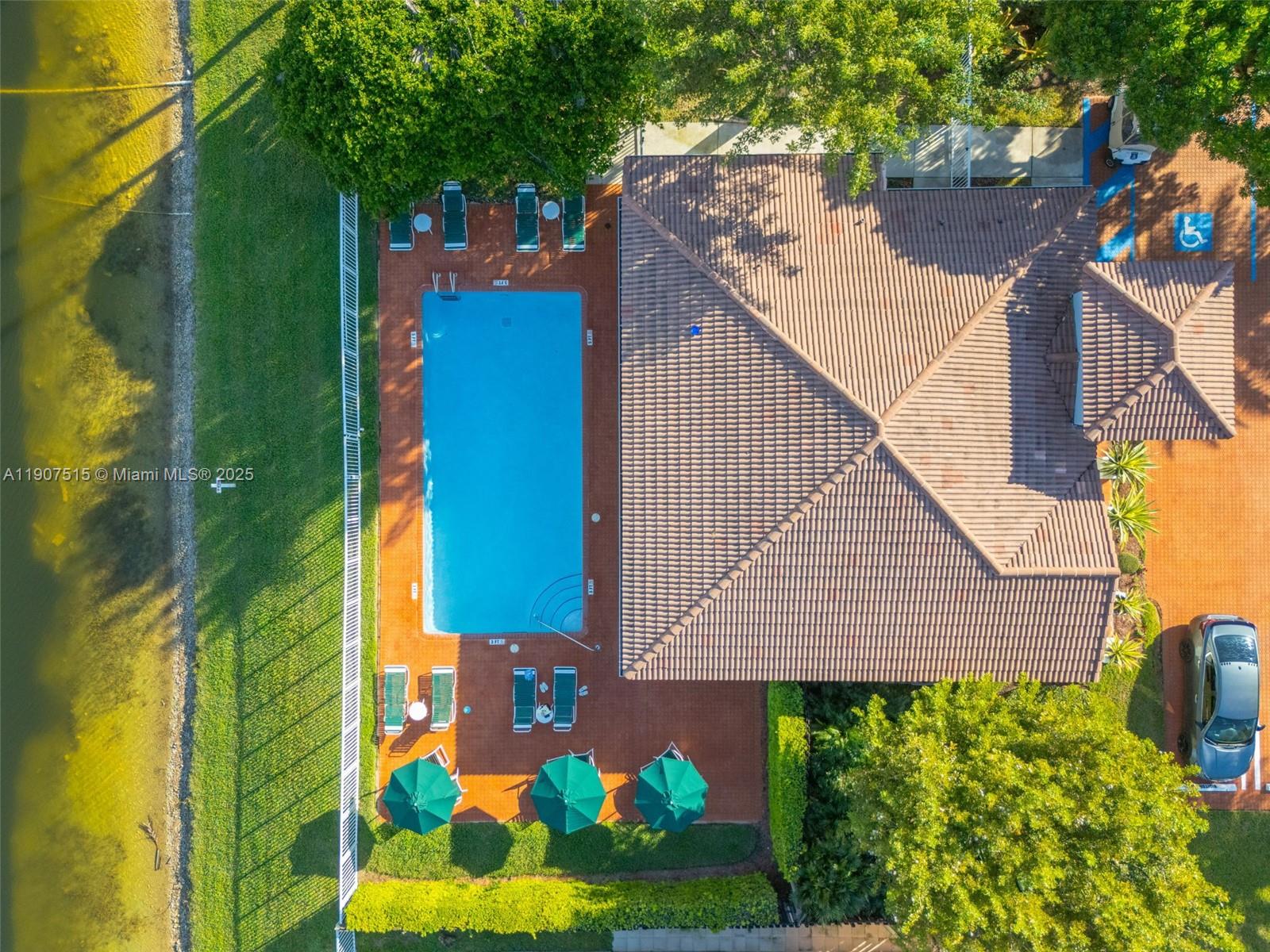 DORAL MEADOWS 1ST ADDN - Residential