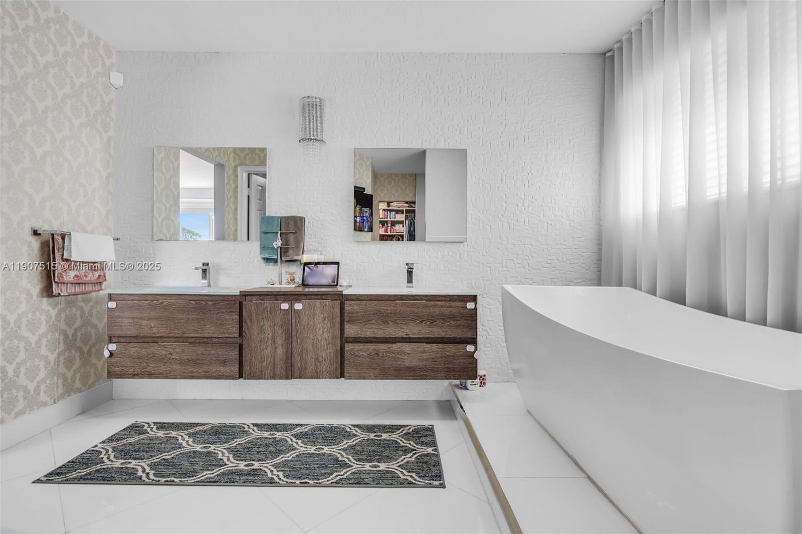 DORAL MEADOWS 1ST ADDN - Residential