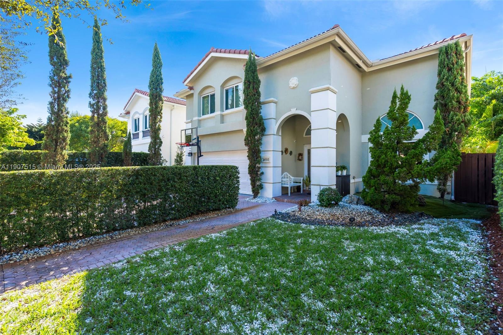 DORAL MEADOWS 1ST ADDN - Residential