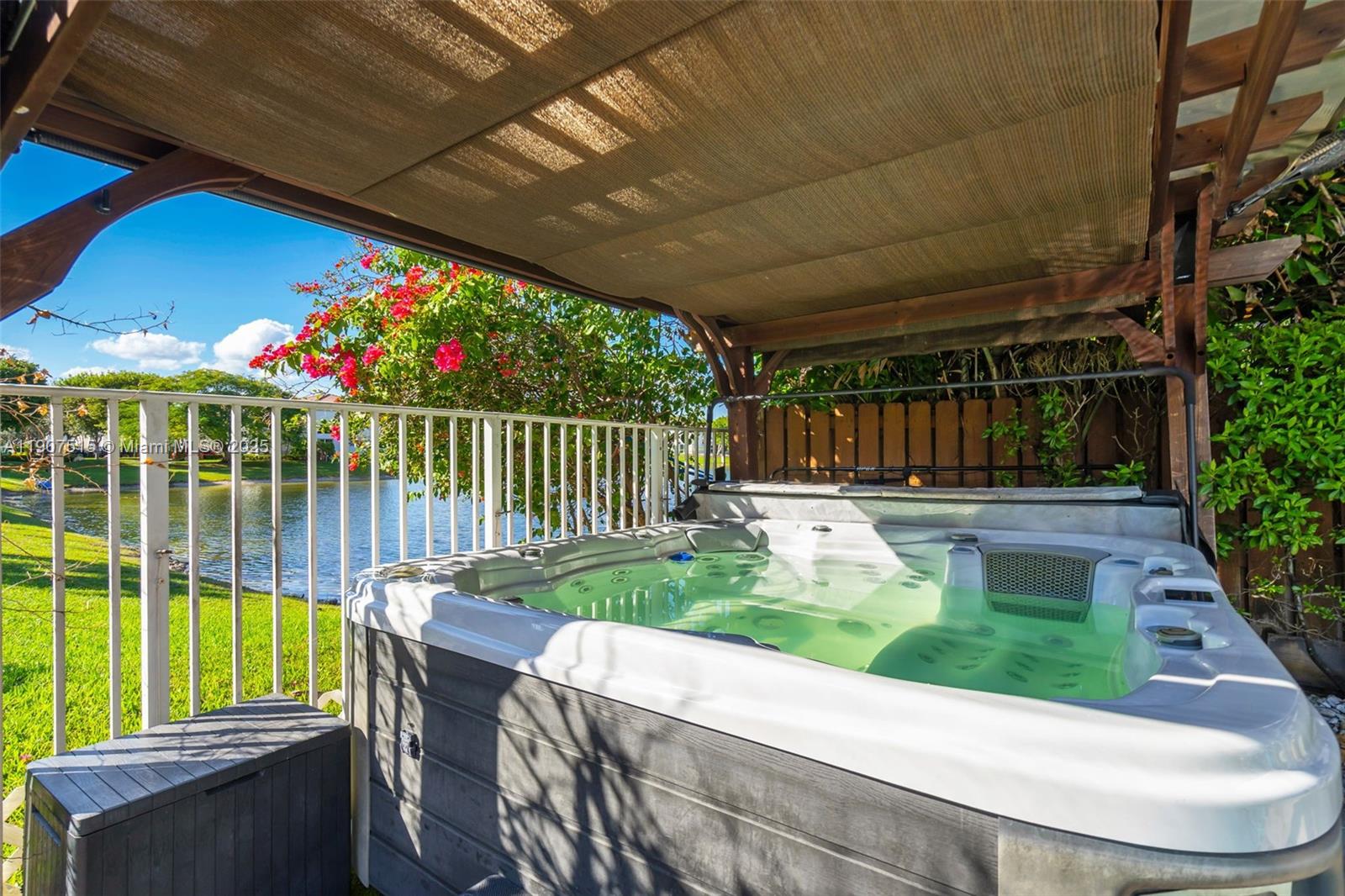 DORAL MEADOWS 1ST ADDN - Residential