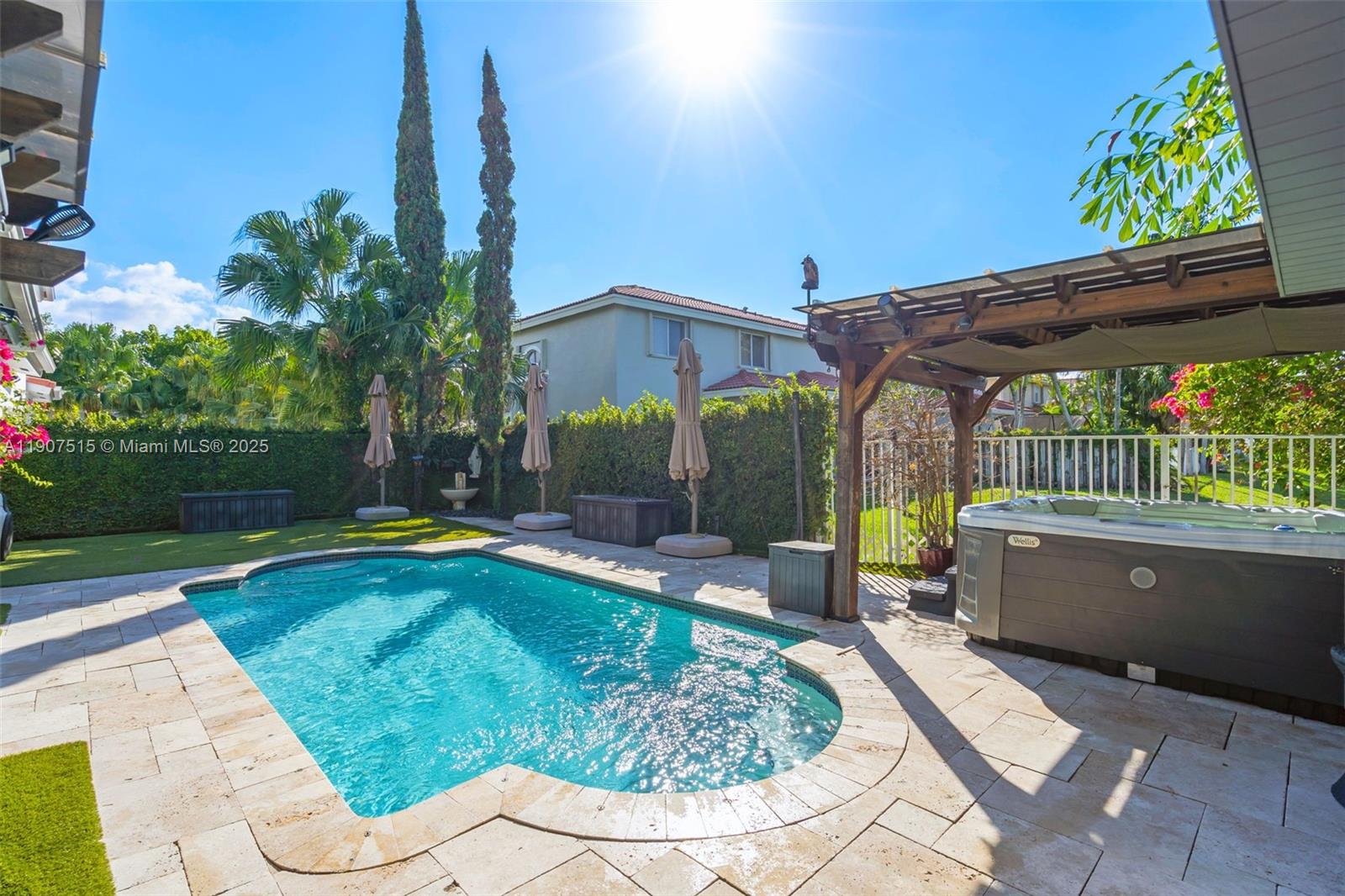 DORAL MEADOWS 1ST ADDN - Residential