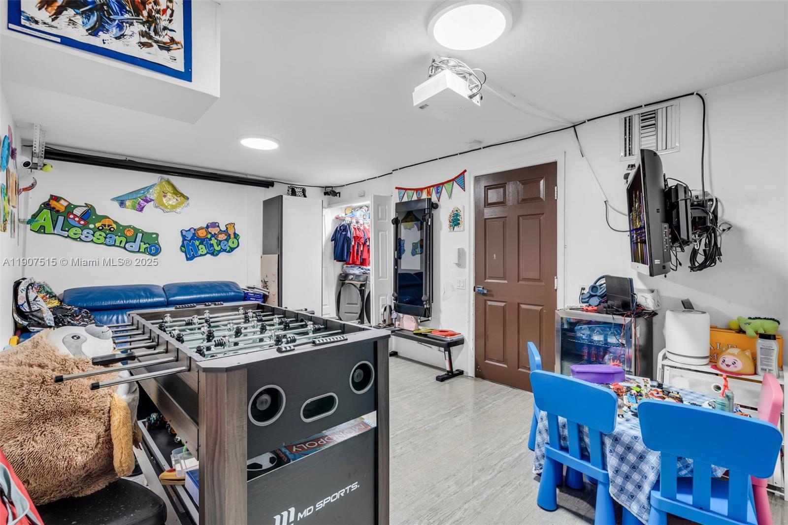 DORAL MEADOWS 1ST ADDN - Residential