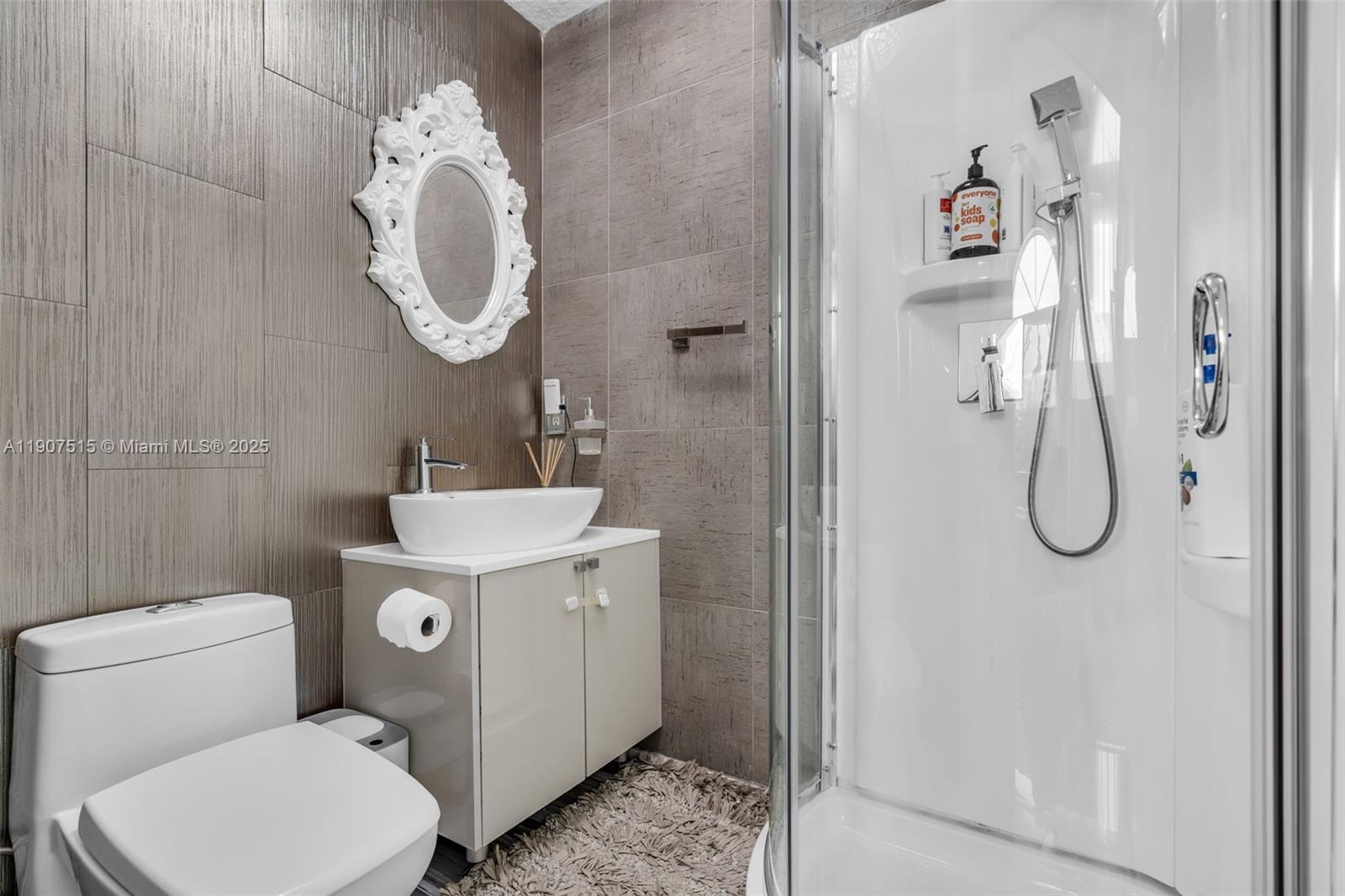 DORAL MEADOWS 1ST ADDN - Residential