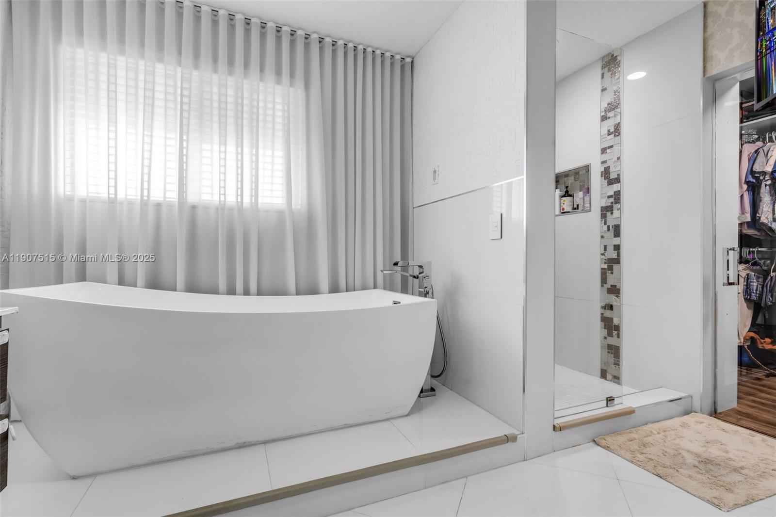 DORAL MEADOWS 1ST ADDN - Residential