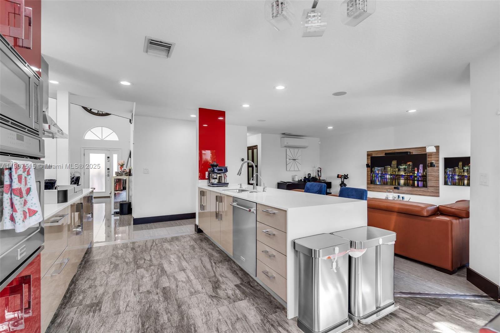 DORAL MEADOWS 1ST ADDN - Residential