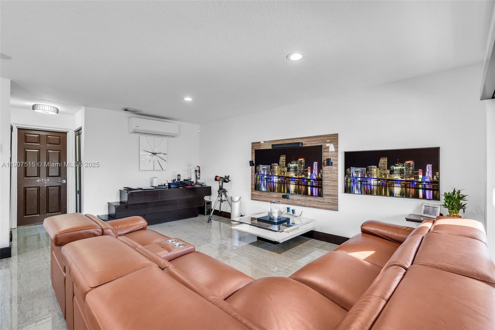 DORAL MEADOWS 1ST ADDN - Residential