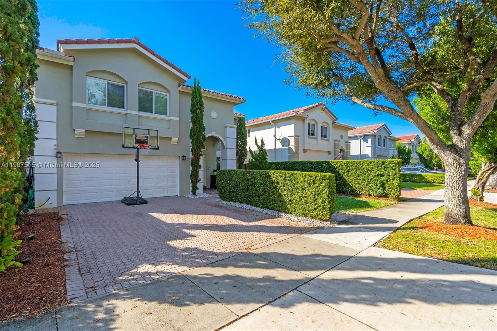 DORAL MEADOWS 1ST ADDN - Residential